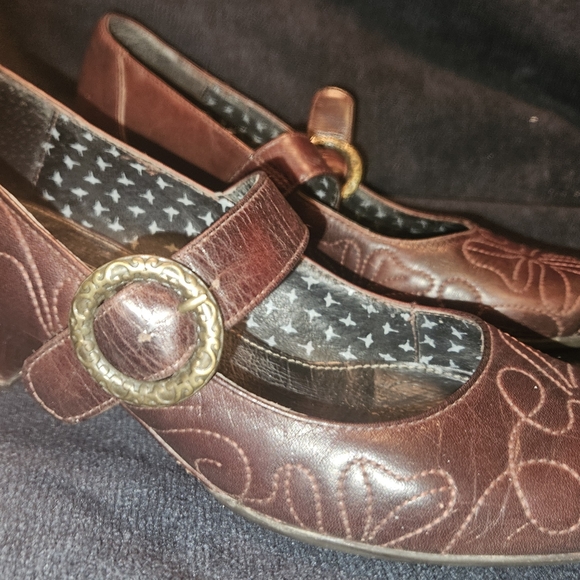 PIKOLINOS Size 7 Brown Low Heels with Gold Buckle - Picture 4 of 13